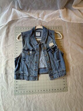 Wax Jean Collection Distressed Cropped Denim Vest Size L Medium Wash